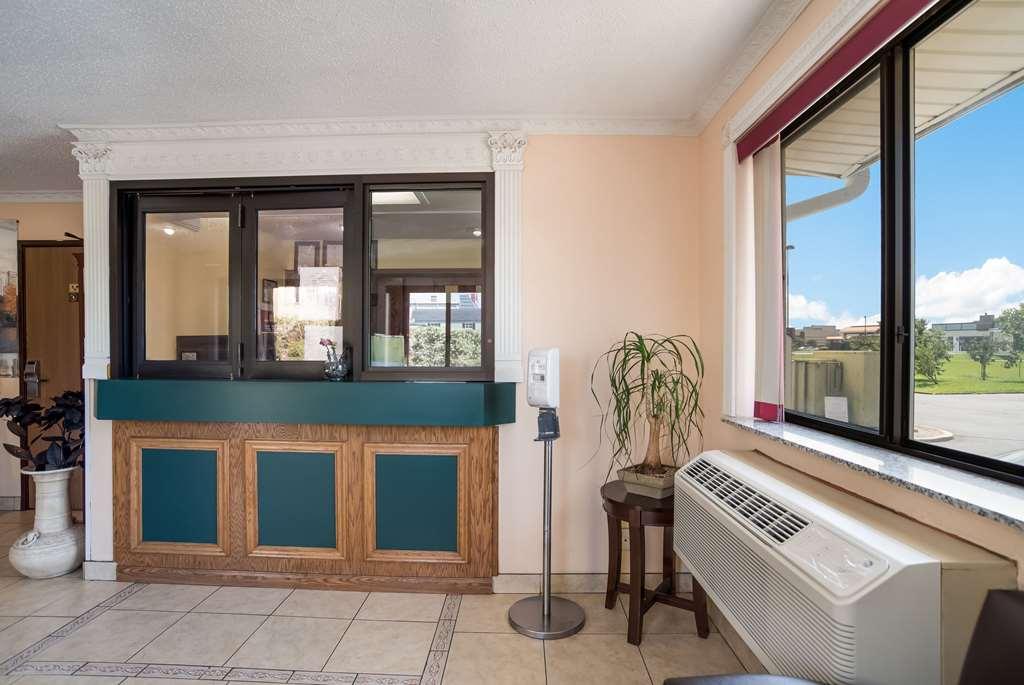 Econo Lodge Spotsylvania Town Center Fredericksburg Interior photo