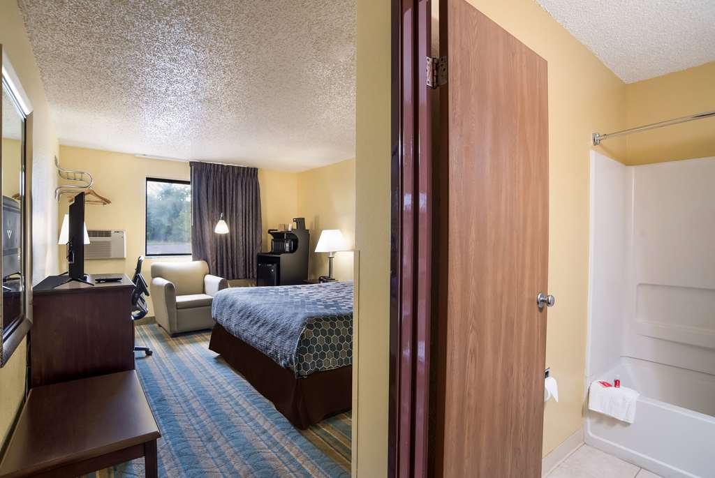 Econo Lodge Spotsylvania Town Center Fredericksburg Room photo