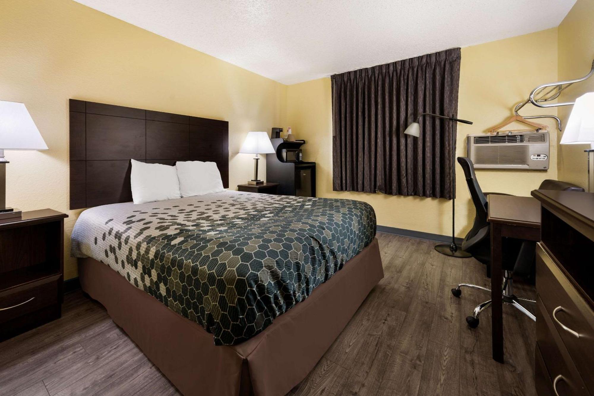 Econo Lodge Spotsylvania Town Center Fredericksburg Exterior photo